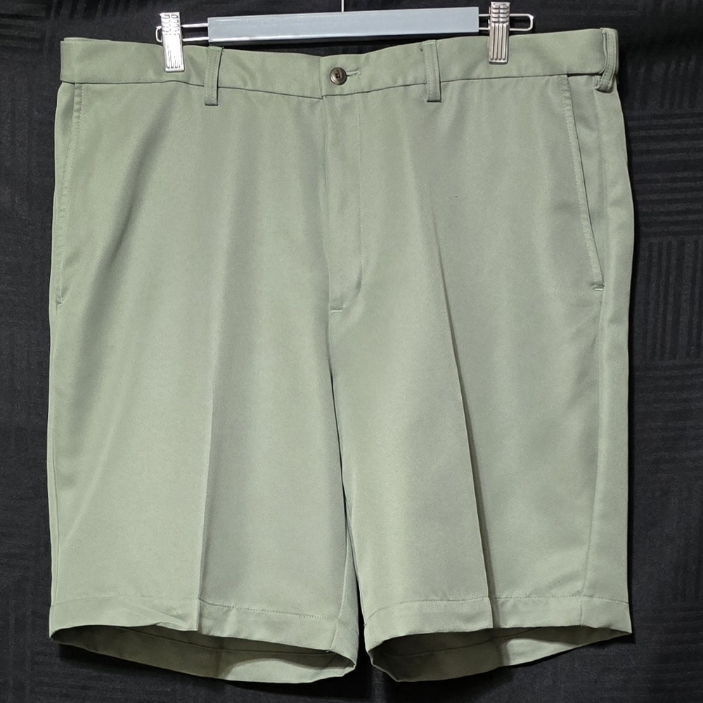 Haggar Men’s Light Green Flat Front Shorts | Classic Fit | Like New